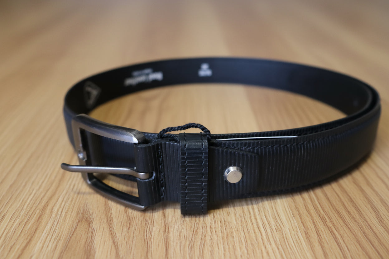 Men’s Black Leather Belt - Handcrafted Versatility for Casual & Formal Wear