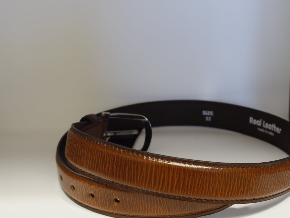 men textured brown leather belt